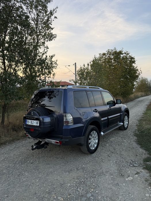 Mitsubishi pajero 3.2 Diesel Autoutilitara  Cutie Automata 4x4-Dif. Blocabil- reductor