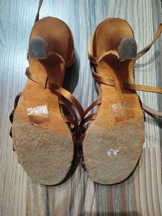 Обувки за латино танци