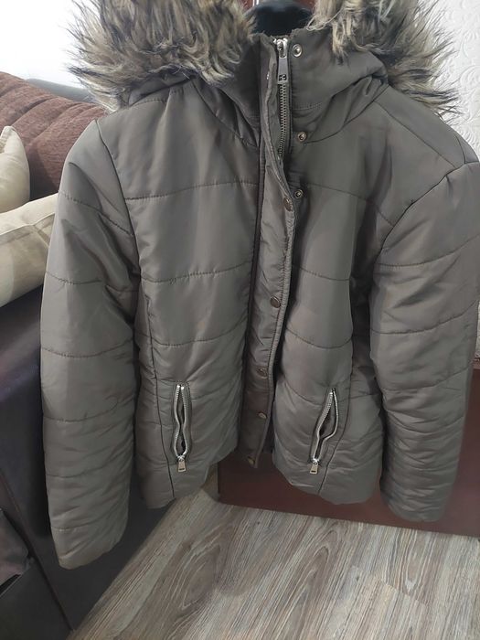 Зимно зелено яке H&M