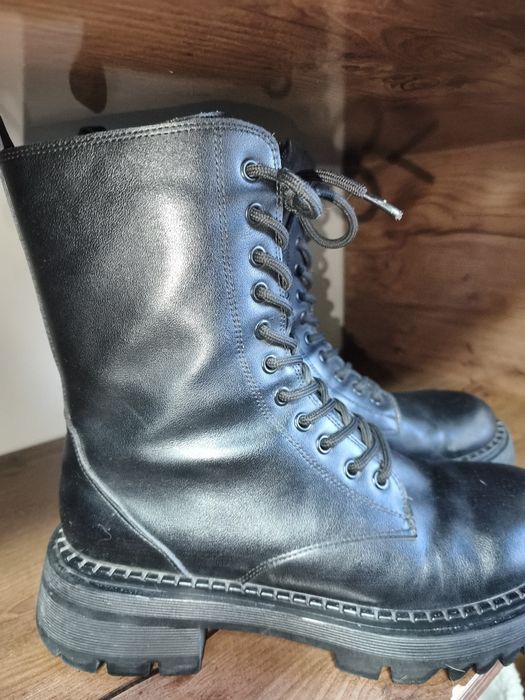 Продам женские ботинки