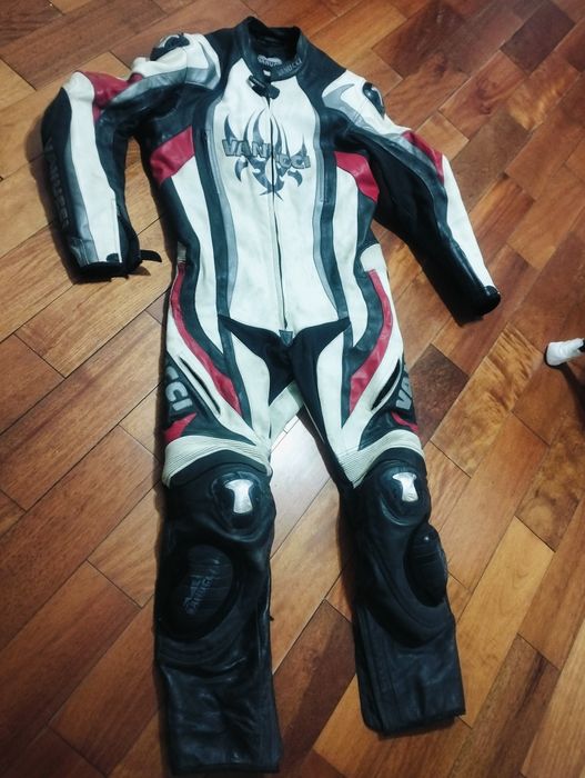 Мотокомбинезон, мотоэкипировка