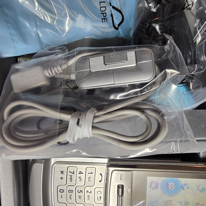 Vând LG Shine (KE970) – NOU, sigilat, în cutie originală