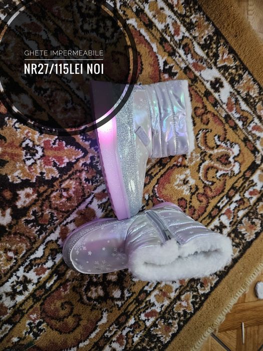 Vând hăinuțele fetita