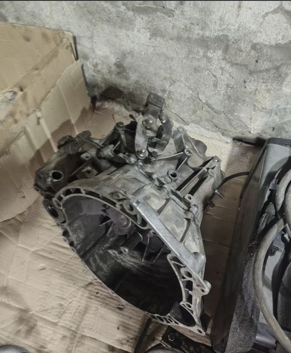 Продам двигатель и кпп на приору