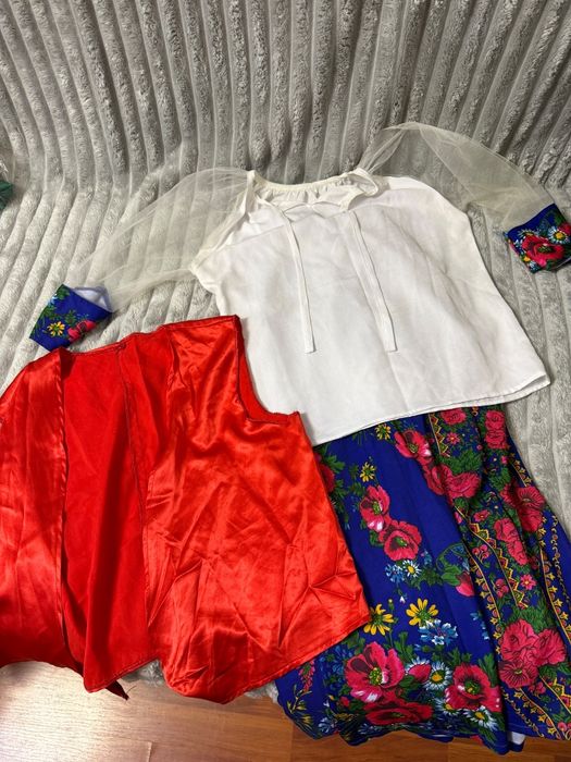 Costum fete serbare