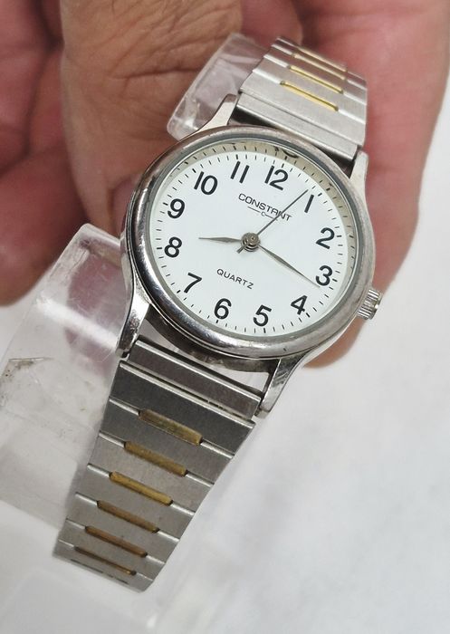 Ceas de damă Constant cu quartz, carcasă și curea din oțel inoxidabil.