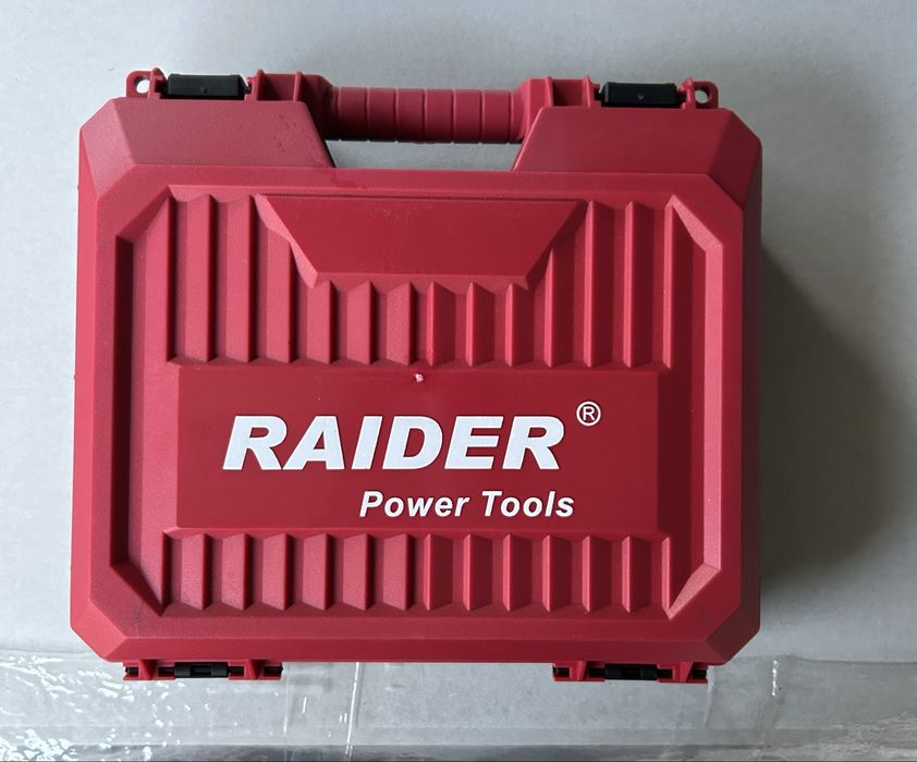 Акумулаторен винтоверт Raider Industrial с 2 батерии и куфар