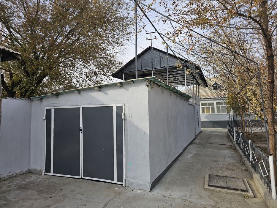 Продаётся дом с времянкой