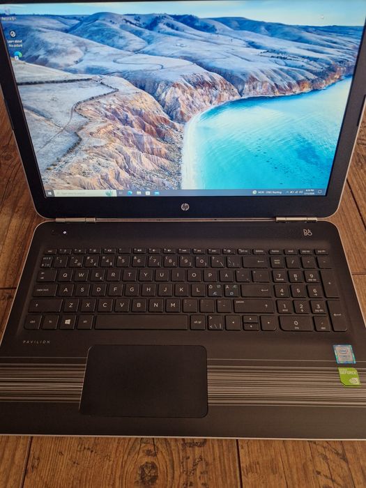 Vand Laptop HP Pavilion, i3 gen7, 8gb Ram, ssd 240gb, Nvidia 940MX,