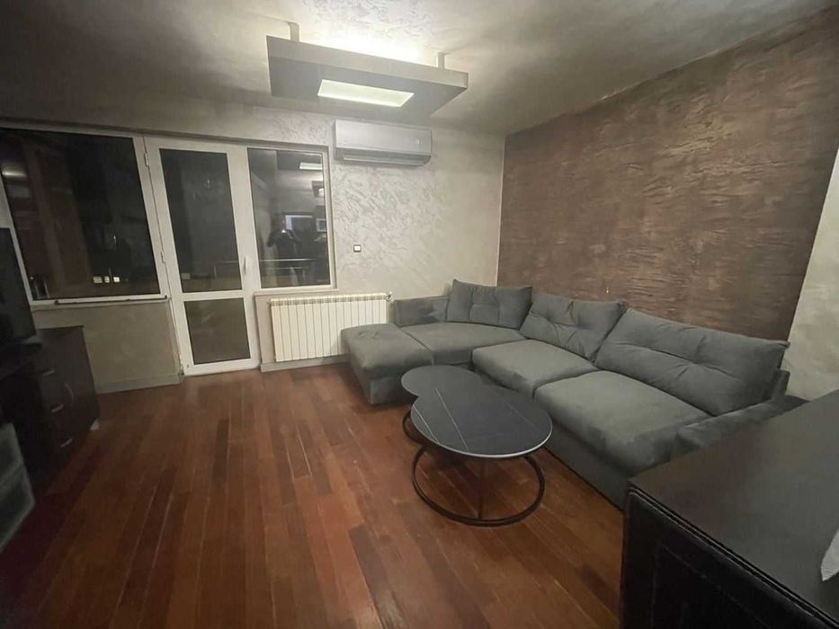 Отдавам под наем тристаен апартамент до Камела