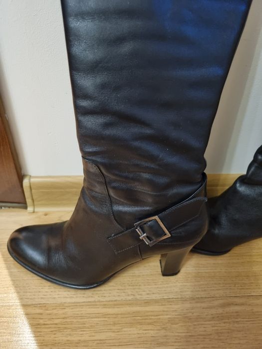Продавам дамски ботуши