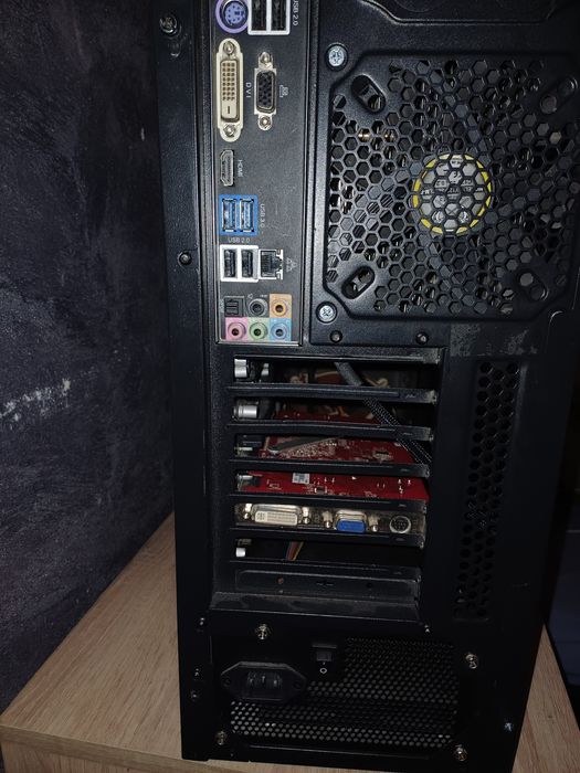 Vând calculator Delux