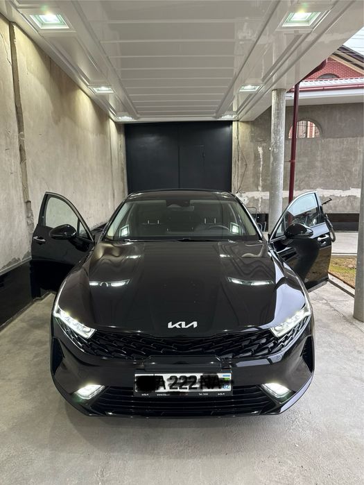 Kia K5 style T (besh yuz ml) turadi salonda