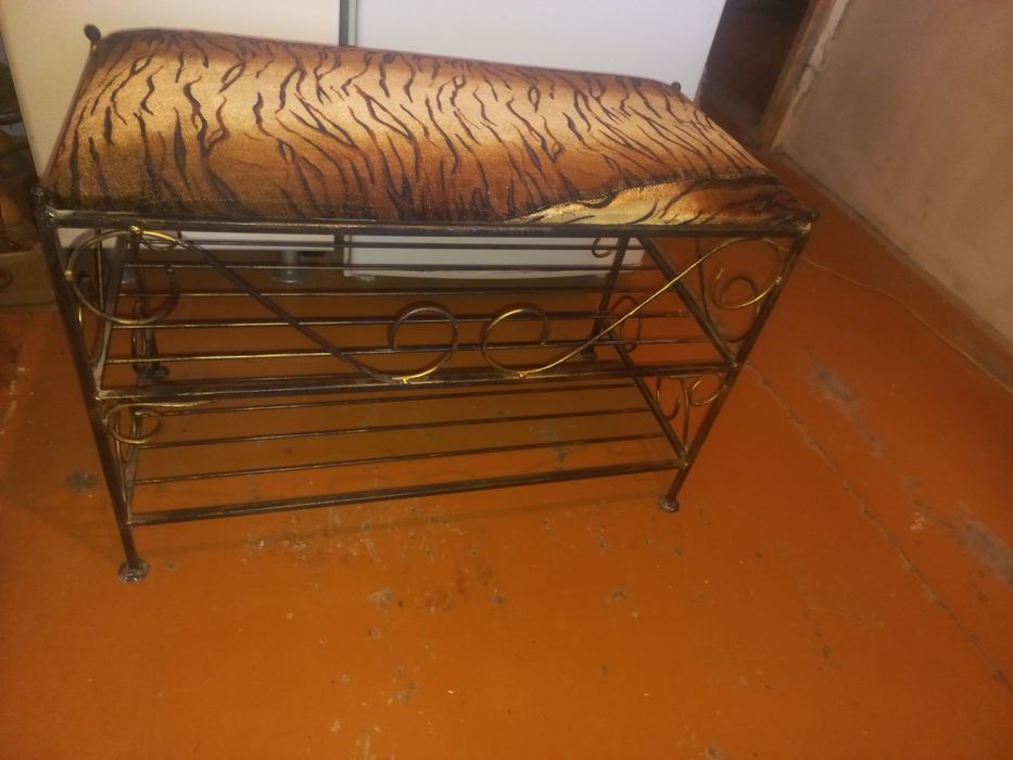 Стол,зеркало,прихожая сапожок