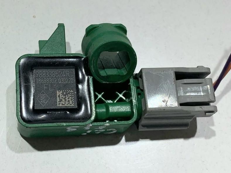 Senzor impact Renault Clio 4 facelift 988338524R