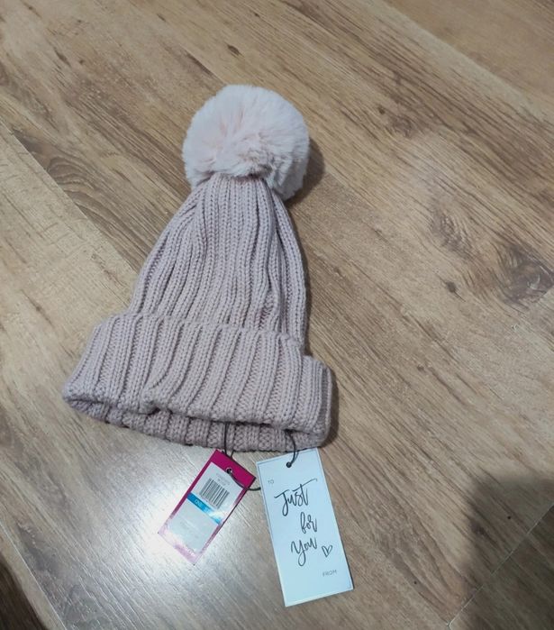 Căciulă damă cu pompon