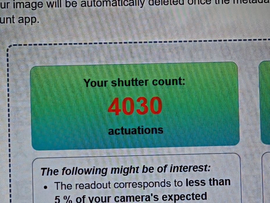 Body mirorless Fujifilm X-E3 + blitz impecabil