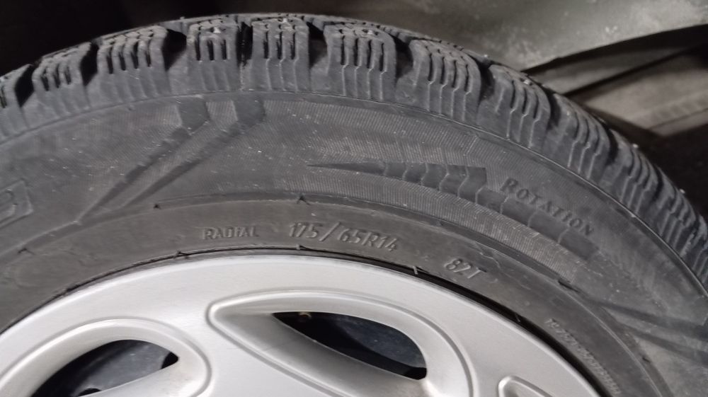 Продам диски в месте шынами