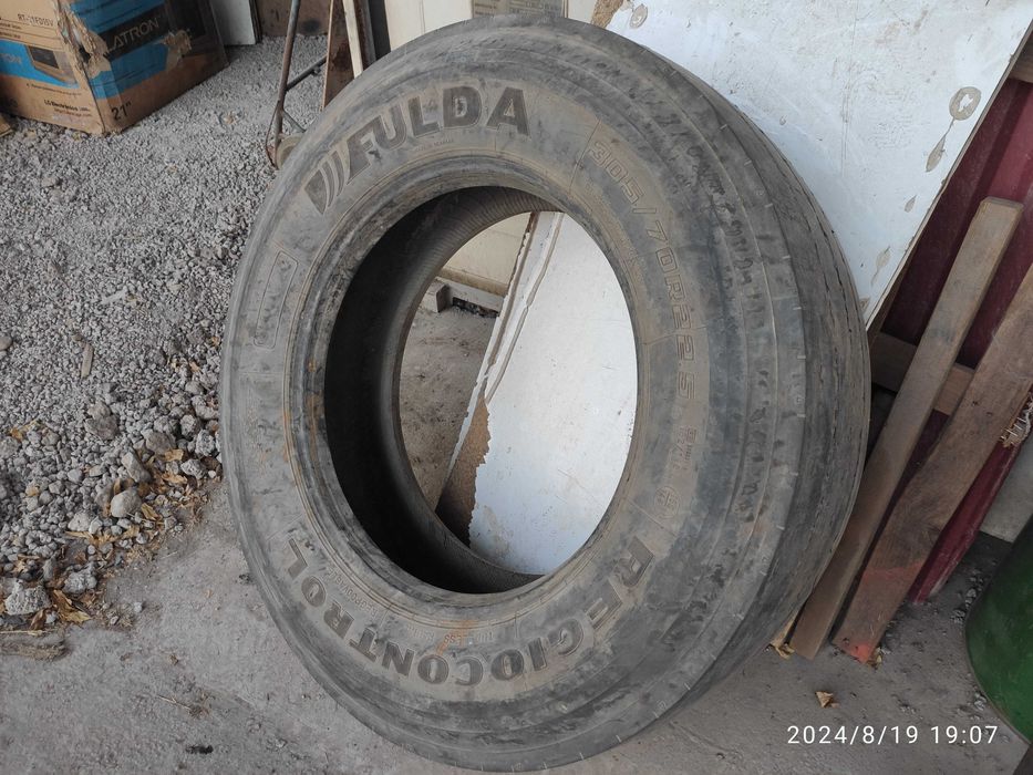 Баллон на тягач 305х70R22,5