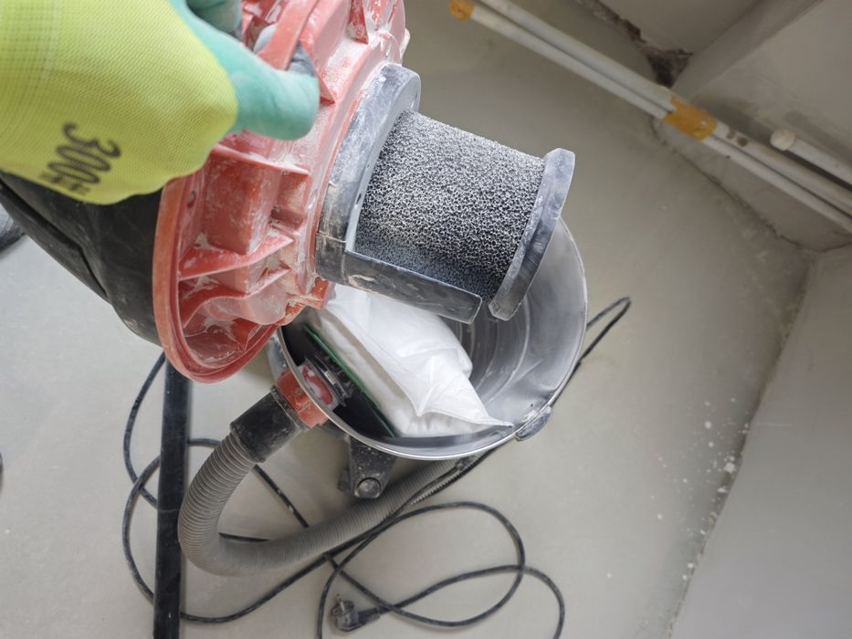 Vând aspirator profesional BLACK+DECKER BXVC30XTDE, 1600 W, 30 L