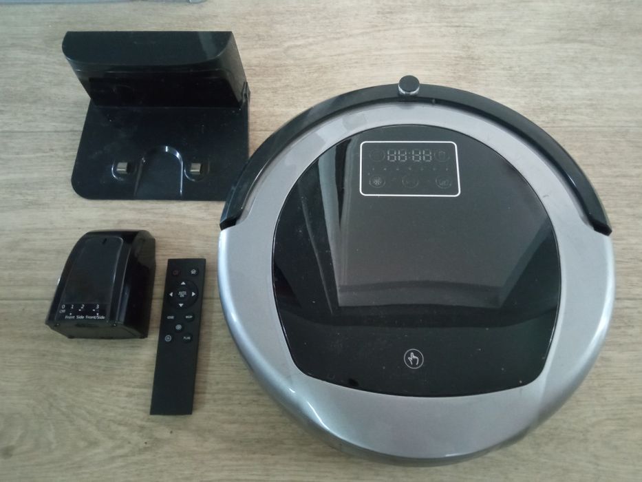 Продам робот пылесос под ремонт или на запчасти.