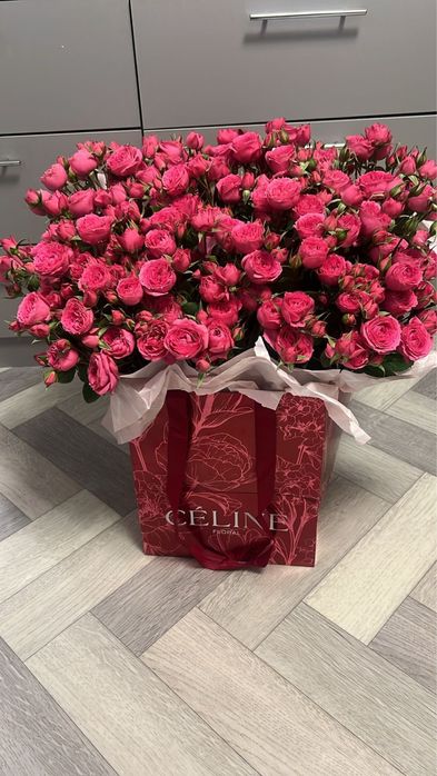 Роскошная композиция из нежных роз