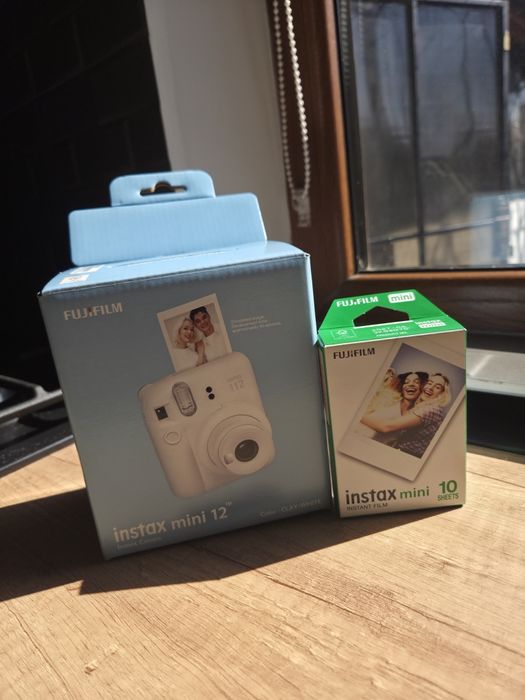 Aparat Foto Instant Fujifilm Instax Mini 12 + Film (Nou/Sigilat)