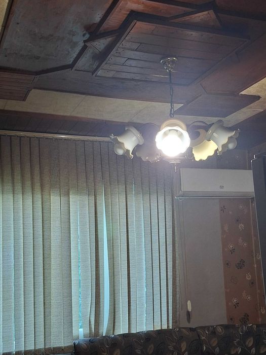 Продава етаж от къща идеален център 120кв.м.
