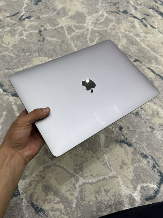Macbook pro 2017 16/512 i5