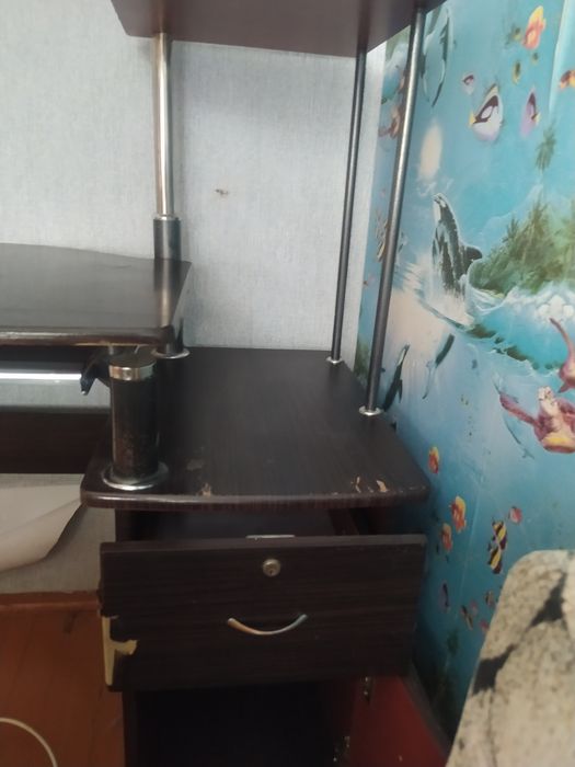 Компьютерный стол, б/у 10 л, бесплатно