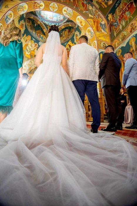 Vand rochie de mireasa facuta pe comanda in Polonia (Salon Gala)