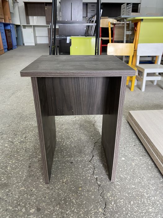 Шкафы и табуретки