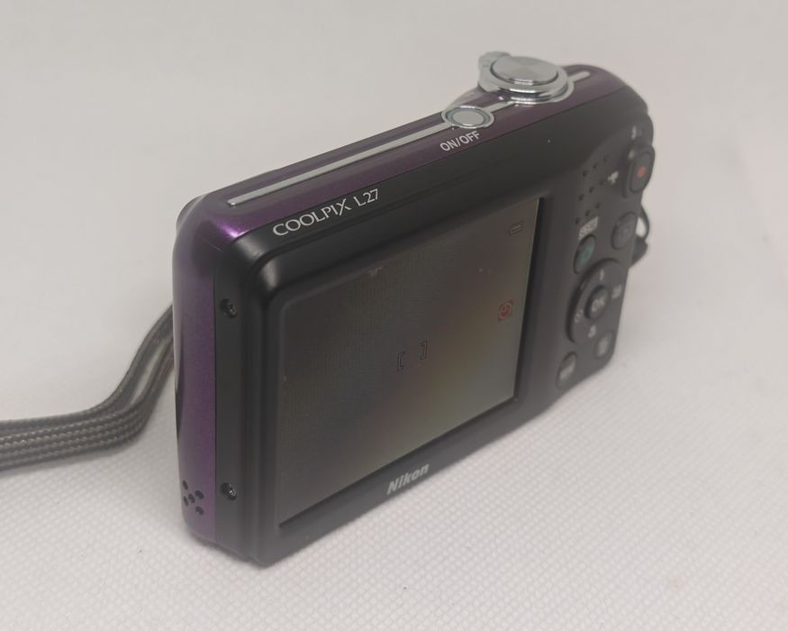 Nikon Coolpix L27 Mov – Compactă CCD, alimentare cu baterii AA