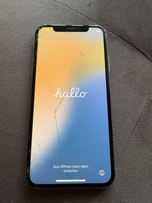Продавам използван IPhone X