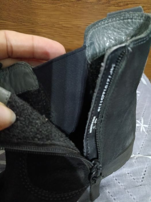 Продам обувь на девочку 34-35 размер