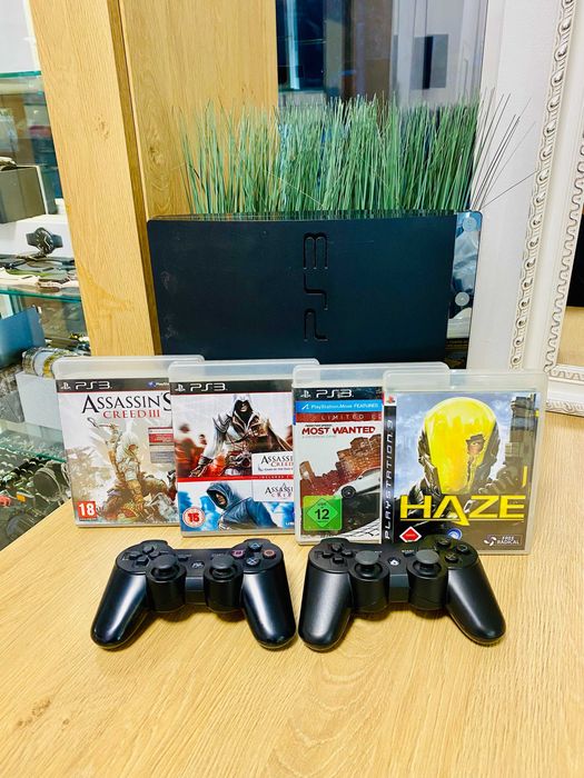 Sony PlayStation 3 Slim, 320GB, Black + 2 Контролера + 4 Игри