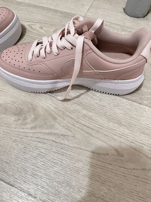Продам кроссовки NIKE