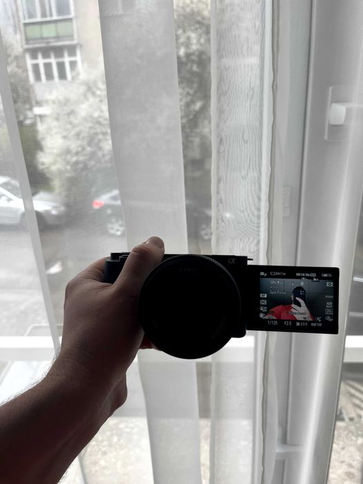 **ПРОДАВАМ ПЪЛЕН VLOG / CONTENT CREATOR КОМПЛЕКТ – SONY ZV-E10 + ОБЕКТИВ + ТРИПОД + АКСЕСОАРИ**