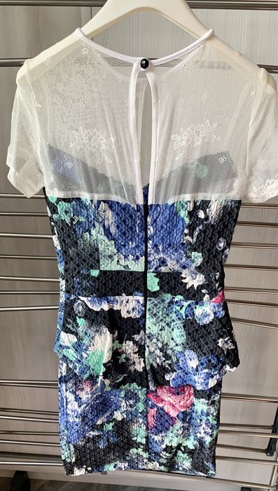 Цената е за 4бр Нови, официални дизайнерски рокли на едро