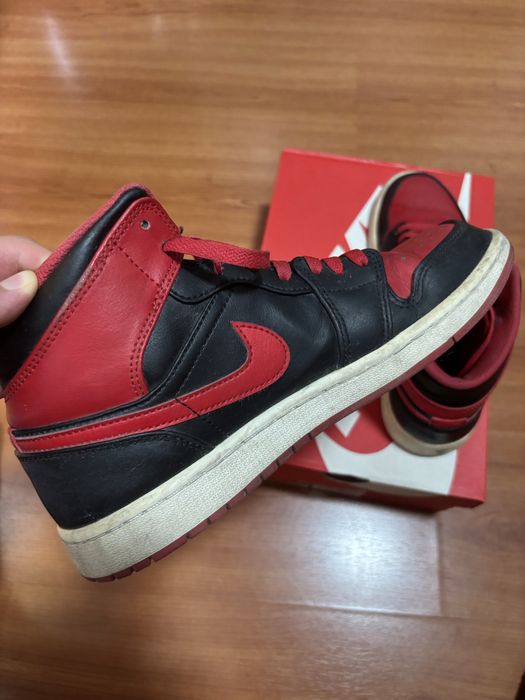 Jordan 1 mid black and red