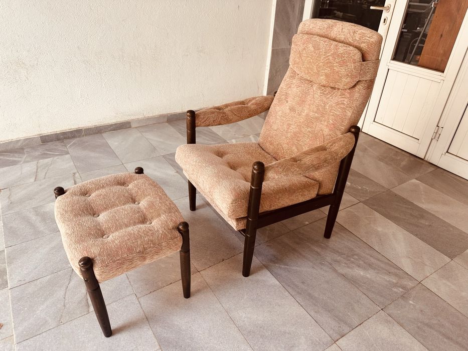 Шведско винтидж кресло с табуретка – Scandinavian Design, масивно дърво
