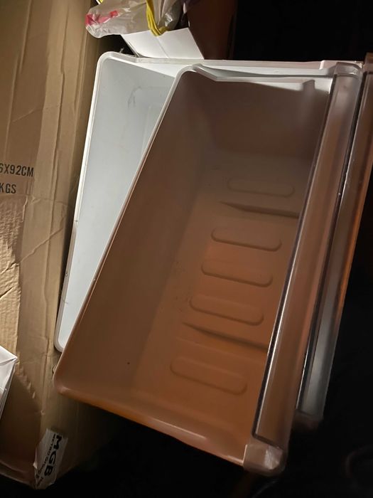 Sertar masina spalat congelator combina frigider Indesit Whirlpool