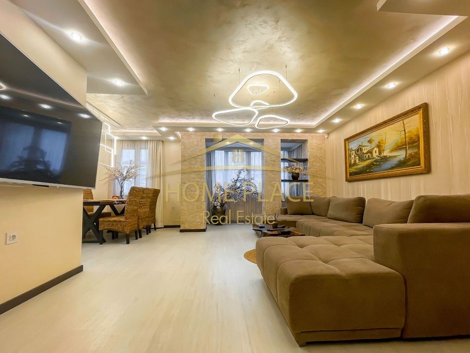 Дава се под наем Тристаен апартамент в Варна, Център - 100 кв.м за 1595.79 € - Снимка #2