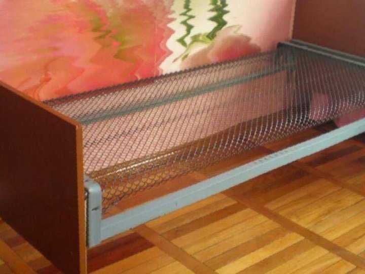 Продам Кровать с панцирной сеткой