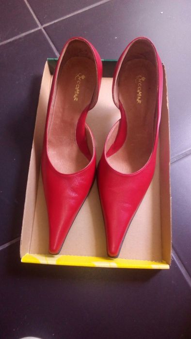 Pantofi din piele, culoare rosie, numarul 36