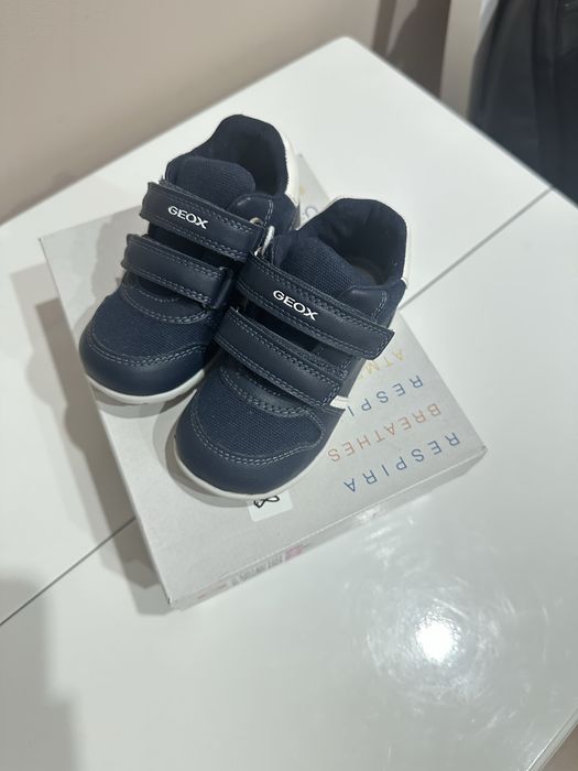 Продам детские кроссовки GEOX