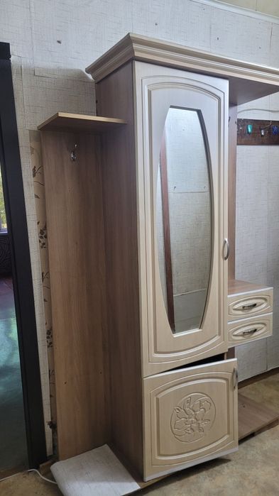 Отдам даром шкаф в прихожую