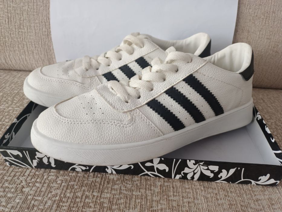 Вся обувь по 2000 тенге