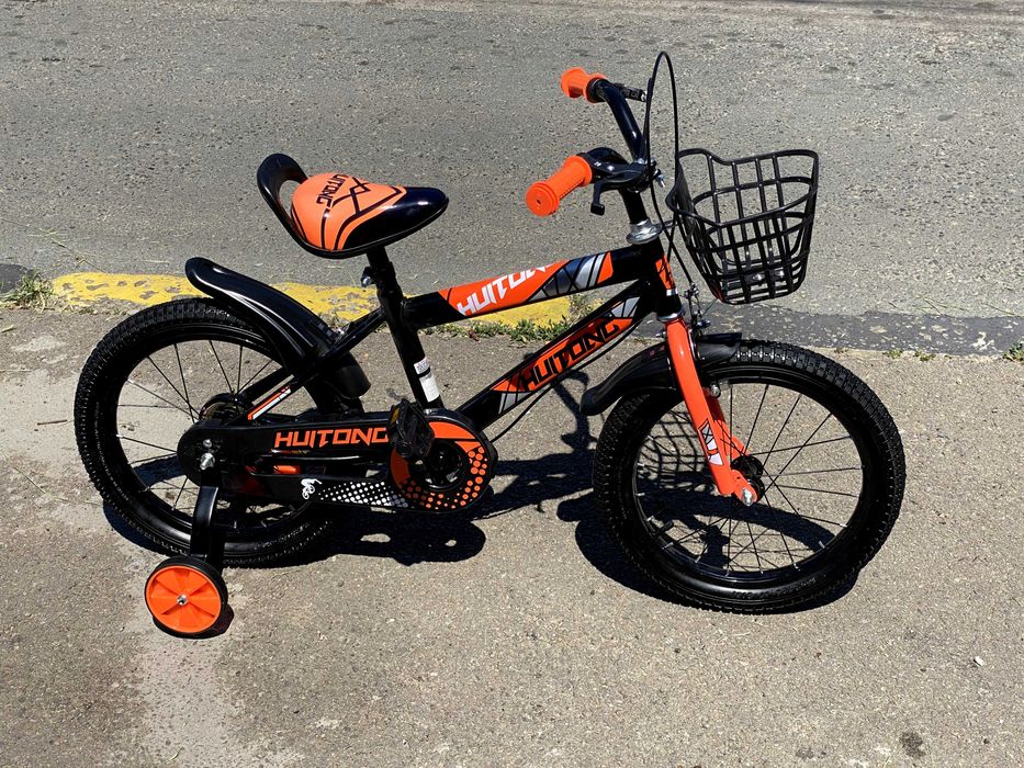 Bicicletă băieți 4-7 ani, 16” cu roți ajutătoare și frâne, coș plastic