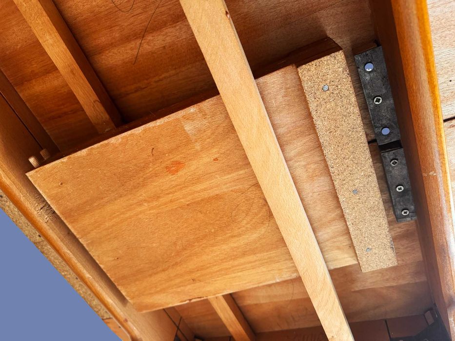 Елипсовидна трапезна маса